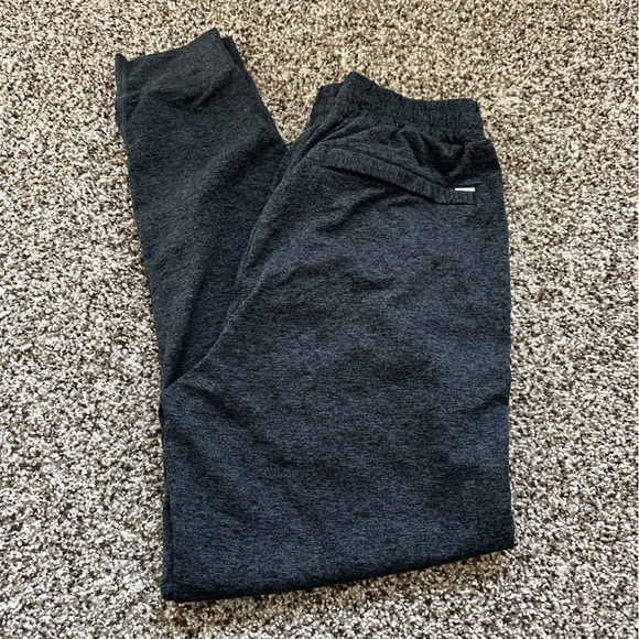 Vuori Men’s Ponto Joggers in Charcoal - Picture 2 of 3